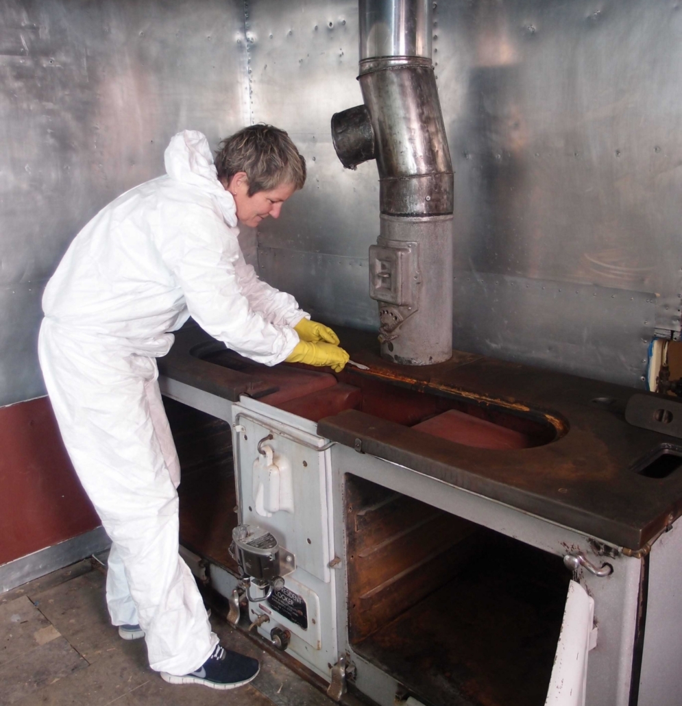 2016 17 TAE Hut Conservators At Work SB 001 web scaled e1786052792917