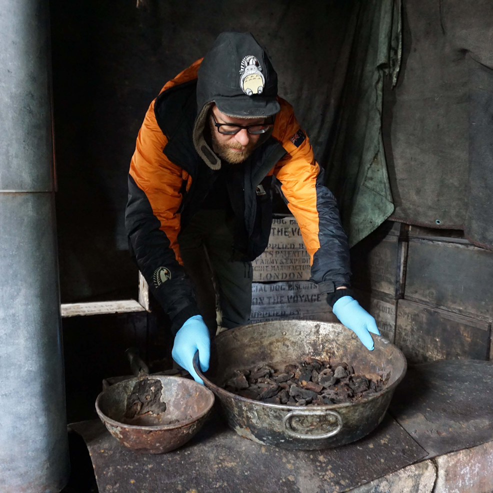 2021 22 Hut Point Discovery Hut Stove Tops CT square